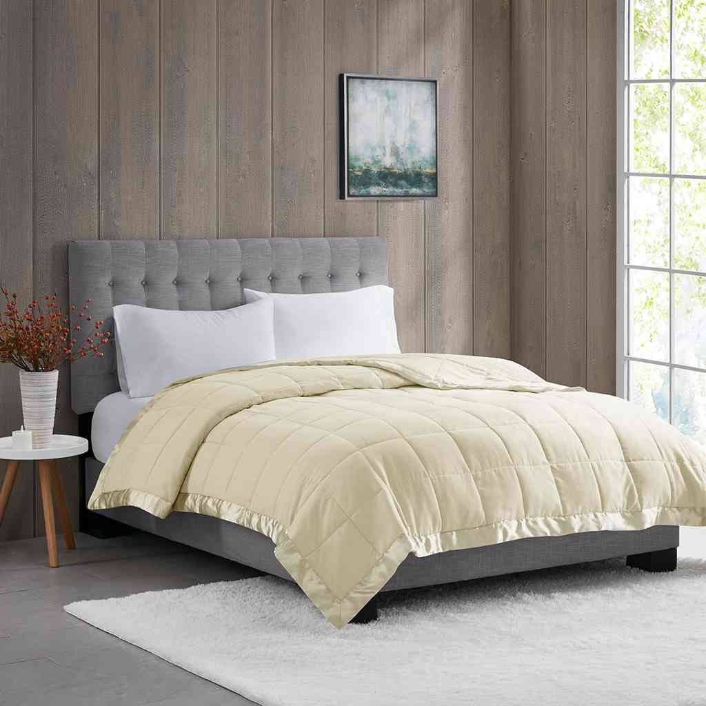 Lightweight Down Alternative Blanket with Satin Trim Cream King